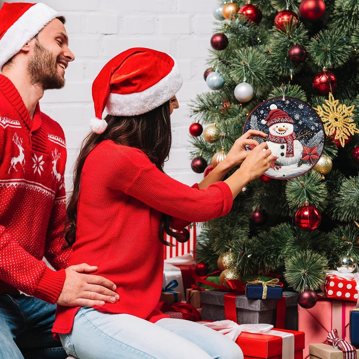 Round Christmas Snowman Decor Metal Tin Sign for Door Hanging Sign for Home Bars Clubs Cafes 8 * 8 in