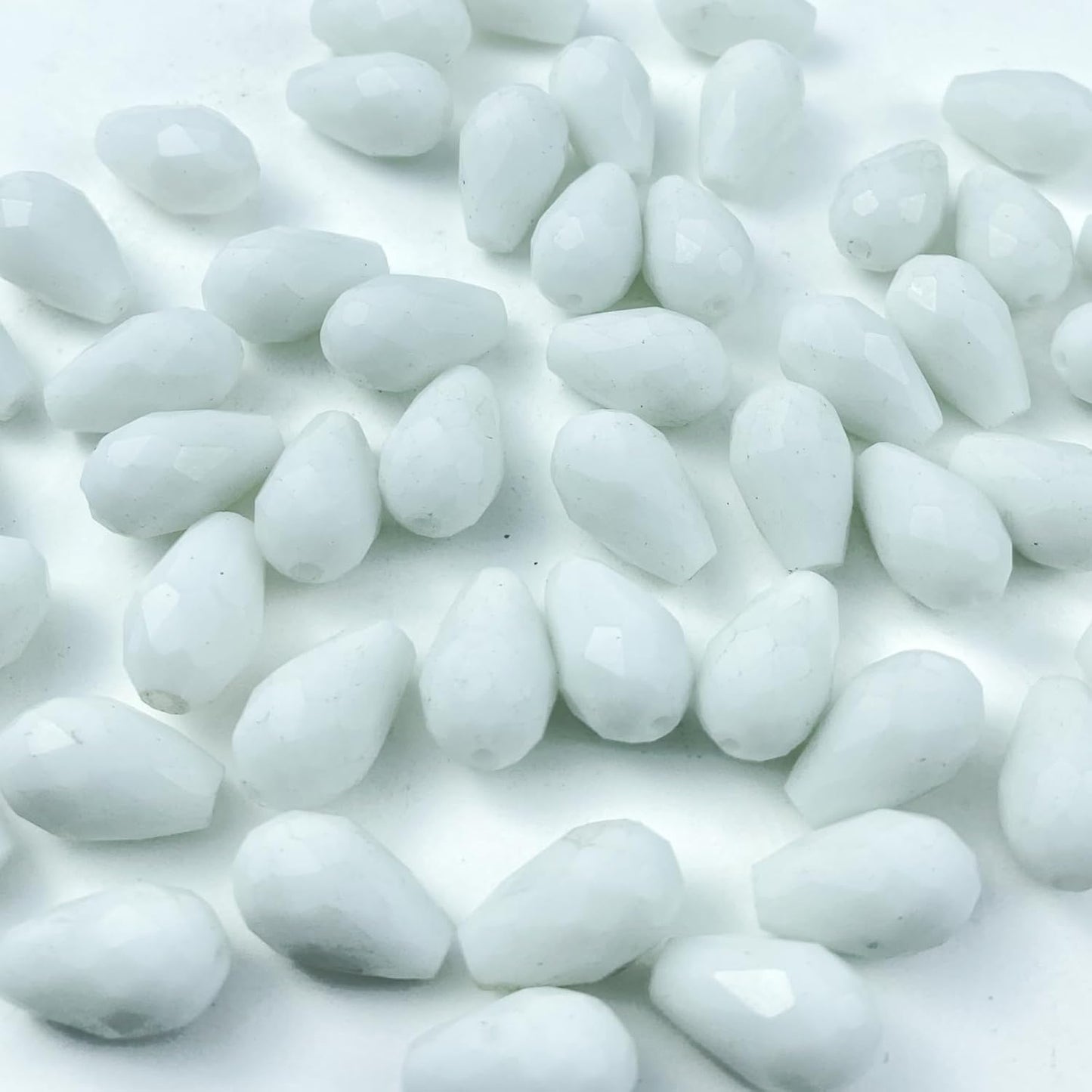 100pcs 8x12mm Teardrop Crystal Glass Beads Vertical Hole Faceted Glass Teardrop Spacer Beads for Bracelets Necklace Earring DIY Jewelry Making Craft(White)