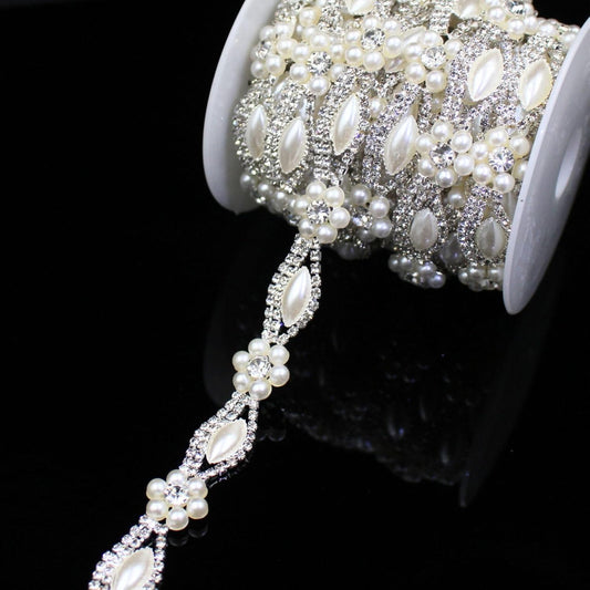 1 Yard Pearl Rhinestone Trim Chain Silver String Crystal Applique Fringe Ribbon Strips Beads Sewing Dress DIY Party Wedding Bouquet for Decoration Bridal Costume Embellishment