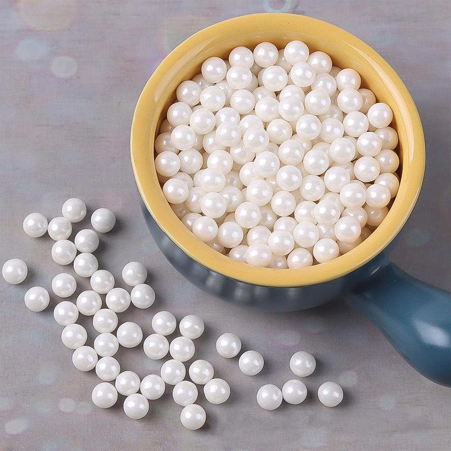 Edible Pearl Sugar Sprinkles White Candy Pearls Baking Decorations 7mm 130g/4.58 Oz White Sprinkles Sugar Pearl for Cake Decorating Edible Ball Sprinkle Ice Cream Toppings Wedding Chirstmas Supplies