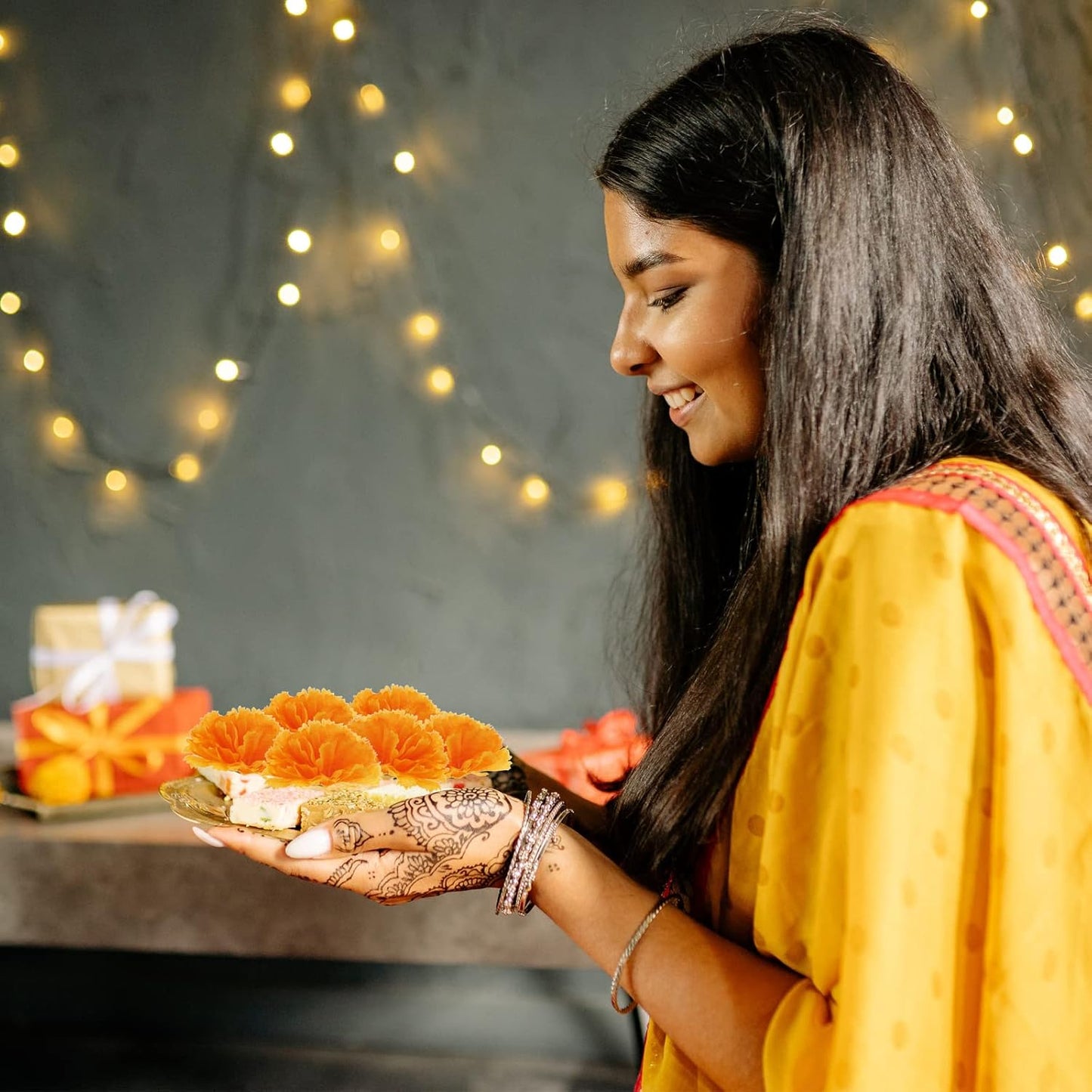 Hananona 200 Pcs Marigold Flower Heads Bulk, Silk Marigold Heads with Stems Artificial Marigold Flowers for Diwali Home Decor DIY Marigolds Garland Craft Day of Dead Decorations (200, Orange)