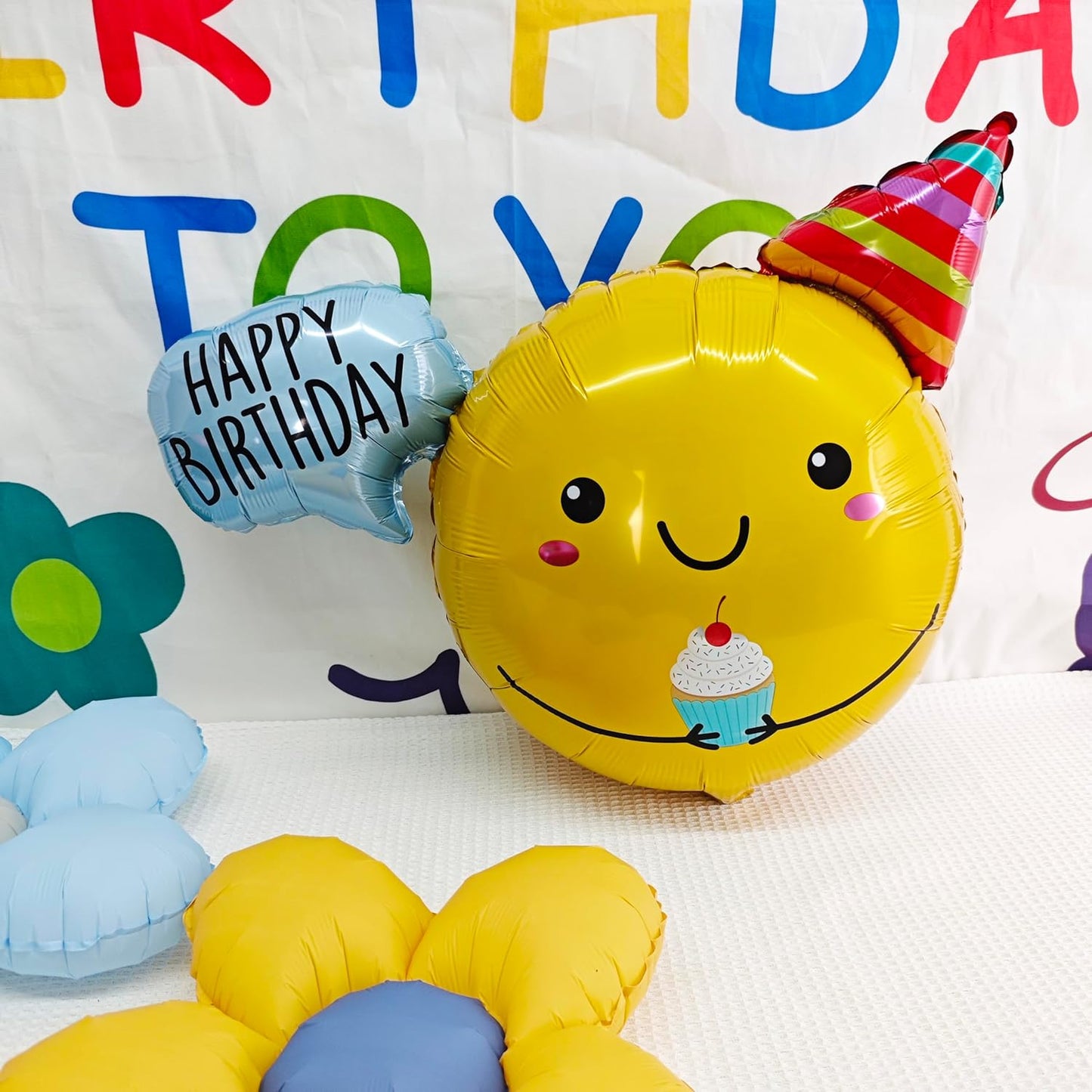 Cute Smiling Foil Balloon Sunshine Smiley Face Party Decorations Happy Birthday Message Bubble Decoration Gift Hat Holding Cake Birthday Party Background Layout Decoration Baby Shower Supplies