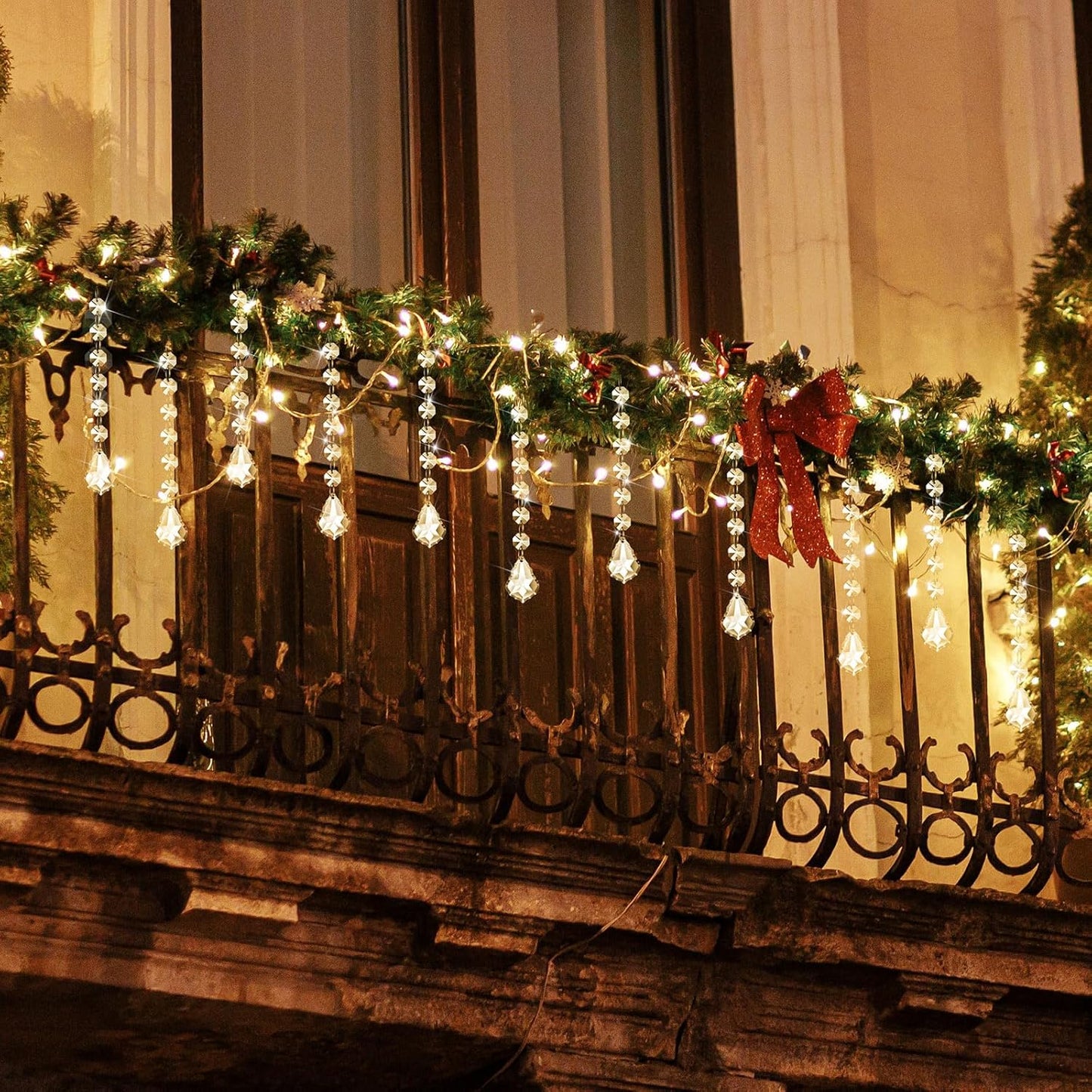 Nuenen 100 Pcs Acrylic Hanging Crystals for Centerpieces Chandelier Clear Crystal Garland Strands Ornament Acrylic Clear Beads Prisms Pendant for Christmas Tree Window Home Decoration(Maple Leaf)