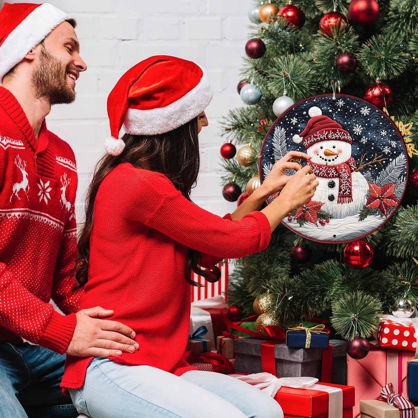 Round Christmas Snowman Decor Metal Tin Sign for Door Hanging Sign for Home Bars Clubs Cafes 12 * 12 in