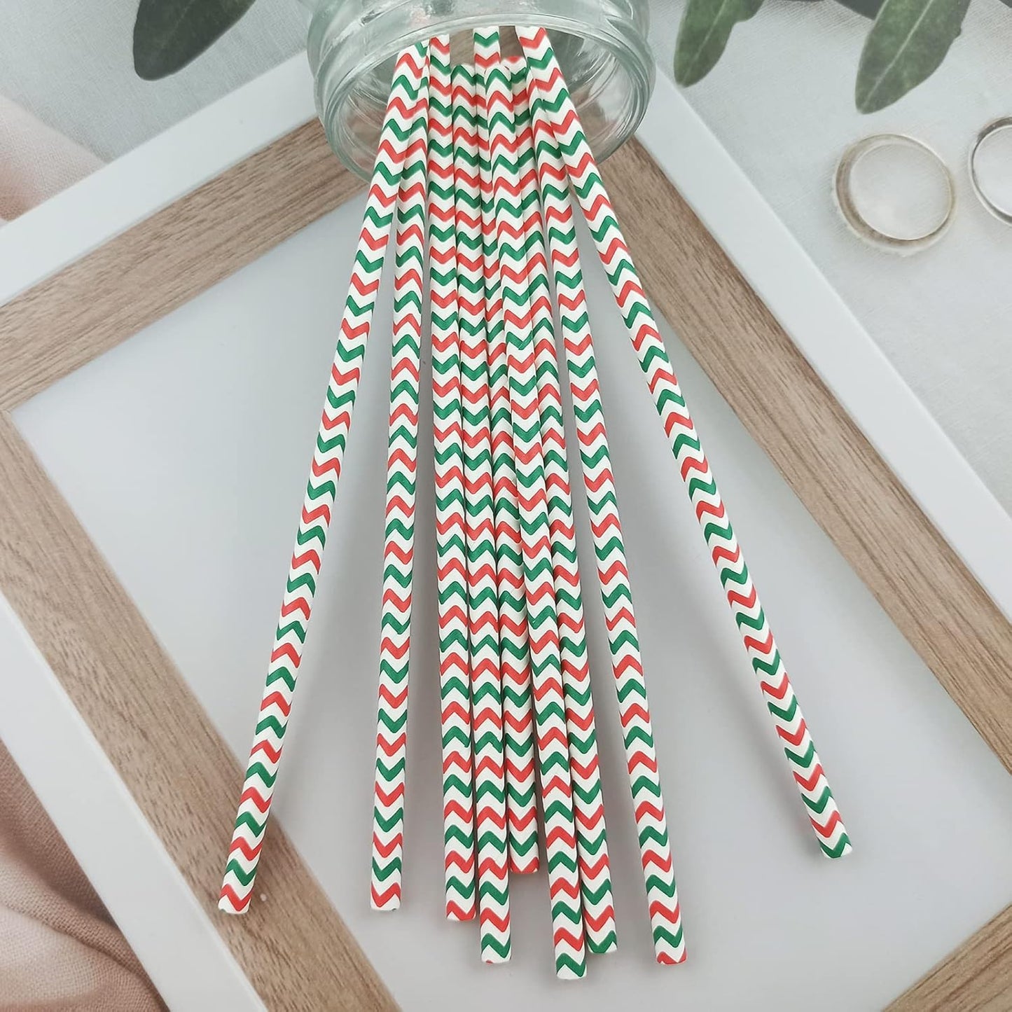 YAOSHENG Premium Disposable Waves Striped Drinking Paper Straws, Pack 100 Red and Green Waves Paper Straws for Cocktail Party Supplies,Birthday,Bridal/Baby Shower,Juice,Shakes (Red & Green Waves)