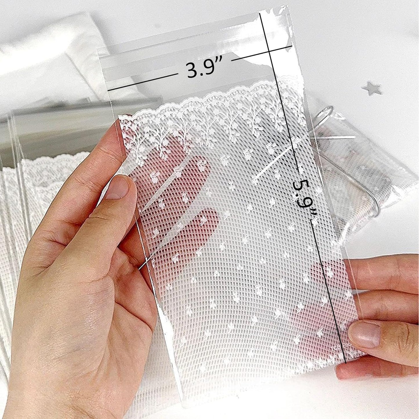 100 Pcs Lace Cellophane Bags, 5.9x3.9in White Self Sealing Cello Bag Clear Cookie Resealable Adhesive OPP Cellophane Treat Plastic Gift Bags For Candy Jewelry Bracelet Gifts Decorative Favor