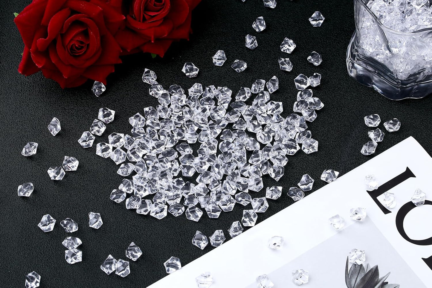 LAIDANLA 500PCS Fake Ice Cubes Clear Acrylic Gems Vase Fillers for Centerpiece Plastic Diamonds Fake Crushed Rocks DIY Party Table Scatter Prop Wedding Decoration Accessories